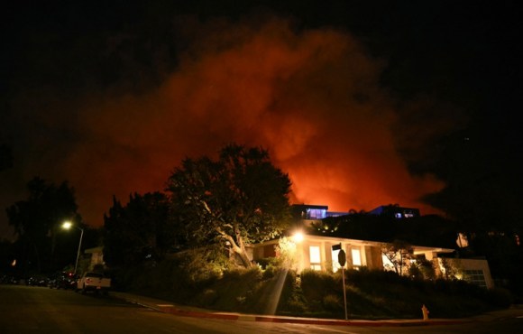 Incêndio em Los Angeles destrói casas de diversas celebridades