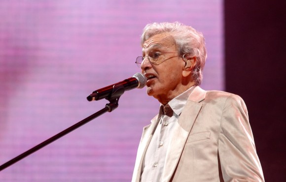 Caetano Veloso planeja pausa na carreira com 